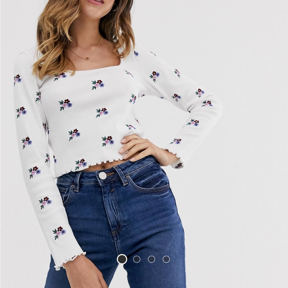 Scoop neck floral embroidered top